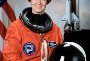 Eileen-Collins-astronaut