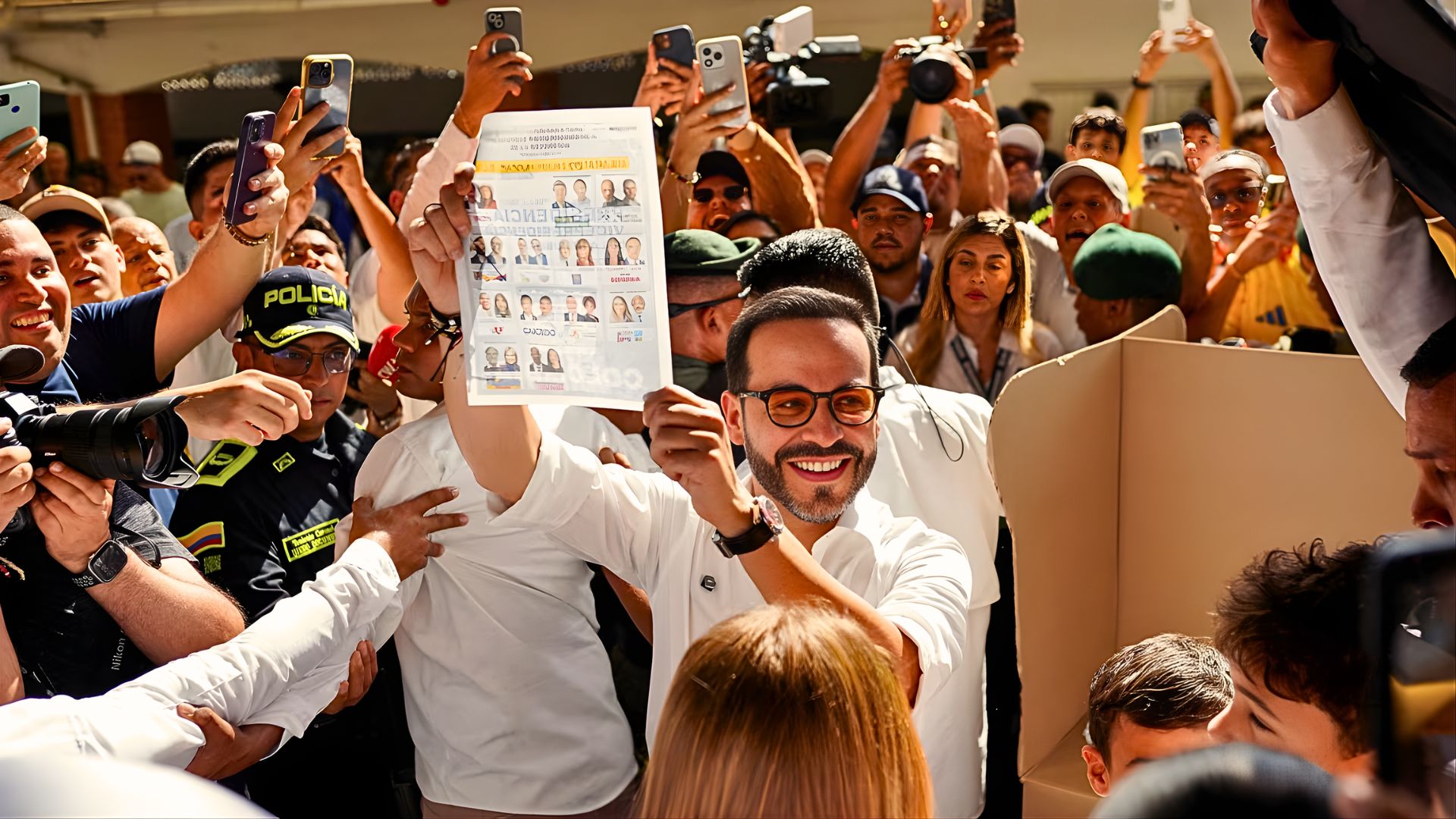 Colombia’s Right-Wing Outsider Tops First Round, Sets Up June Runoff Against Petro Ally