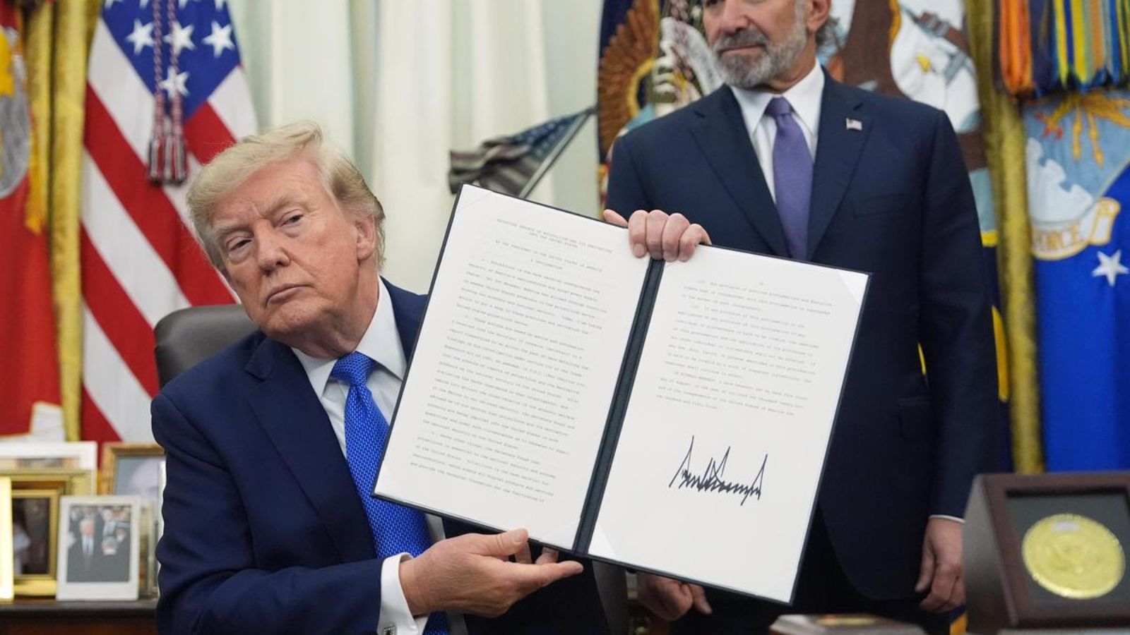 TRUMP SIGNS ORDERS TO RESTRICT U.S. BIRTHRIGHT CITIZENSHIP